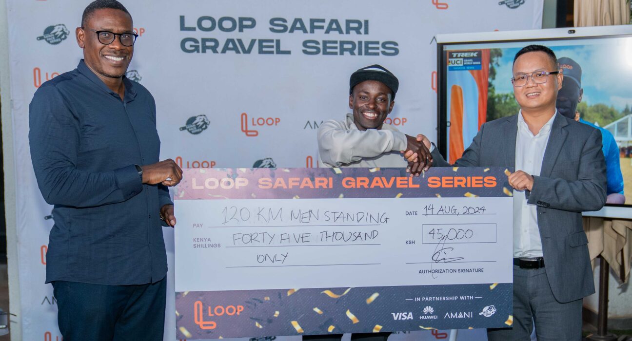 (L-R) Eric Muriuki, CEO of LOOP DFS, and Andy Luo, Financial Solution Director at Huawei, award Jordan Schleck from Team Amani. Jordan emerged first in the Naivasha edition of the Loop Safari Gravel Series.