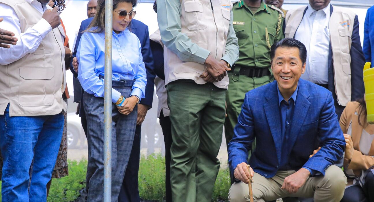Dr. Hyun Jin Preston Moon, Founder and Chairman, Global Peace Foundation is all smiles after planting a tree seedling at the Chandaria Foundation Tree Nursery located at the Konza Technopolis. He is flanked from the left by John Tanui, Konza Technopolis Development Authority CEO, Priti Chandaria of Chandaria Foundation, Felix Koskei Head of Public Service, M.W Mutie, Kenya Forestry Service and Prof. Raphael Munavu, Chair Konza Technopolis.
