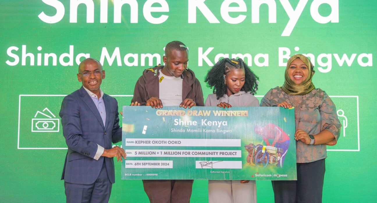 Peter Ndegwa, CEO Safaricom PLC (Left) and Fawzia Ali- Kimanthi, Chief Consumer Business Officer Safaricom PLC (Right) handing over Sh. 5 million + 1 million for Community Projects dummy cheque to Kepher Okoth Ooko, grand prize winner accompanied by his wife Zuhura Akoth at the awards ceremony of Shine Kenya Shinda Mamili kama Bingwa Campaign held at Safaricom PLC Headquarters in Nairobi.