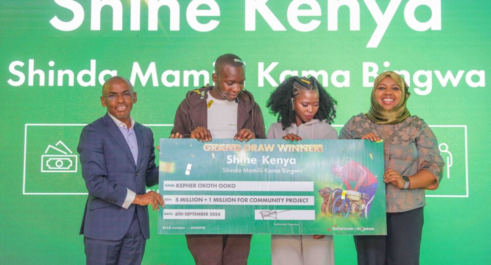 Peter Ndegwa, CEO Safaricom PLC (Left) and Fawzia Ali- Kimanthi, Chief Consumer Business Officer Safaricom PLC (Right) handing over Sh. 5 million + 1 million for Community Projects dummy cheque to Kepher Okoth Ooko, grand prize winner accompanied by his wife Zuhura Akoth at the awards ceremony of Shine Kenya Shinda Mamili kama Bingwa Campaign held at Safaricom PLC Headquarters in Nairobi.