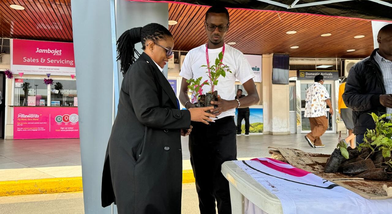 JAMBOJET AND ELDOWAS JOIN FORCES TO DISTRIBUTE SEEDLINGS TO CUSTOMERS IN SOME OF THEIR DESTINATIONS FOR MAZINGIRA DAY