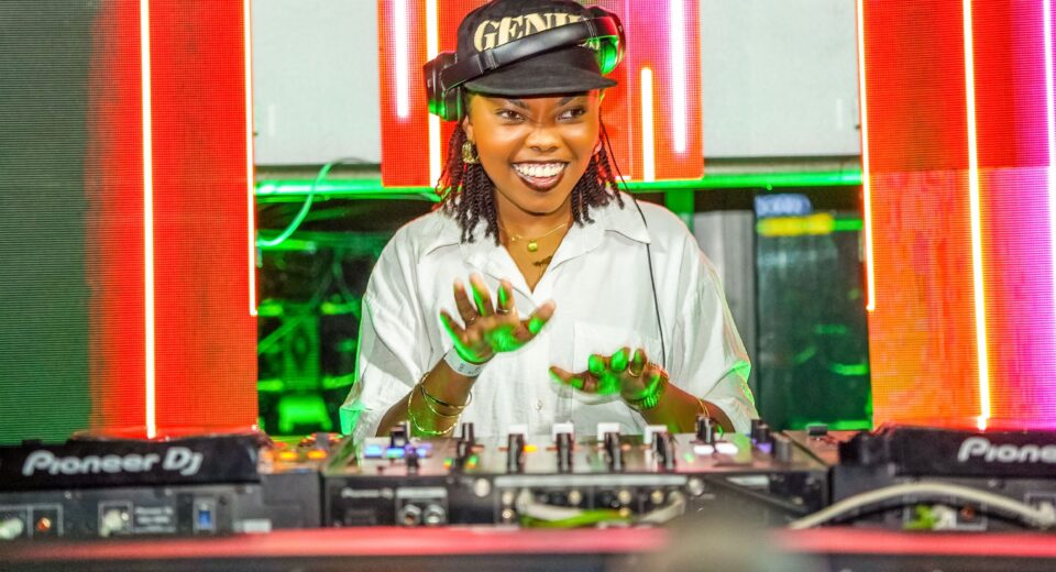 DJ IV having a good time with fans