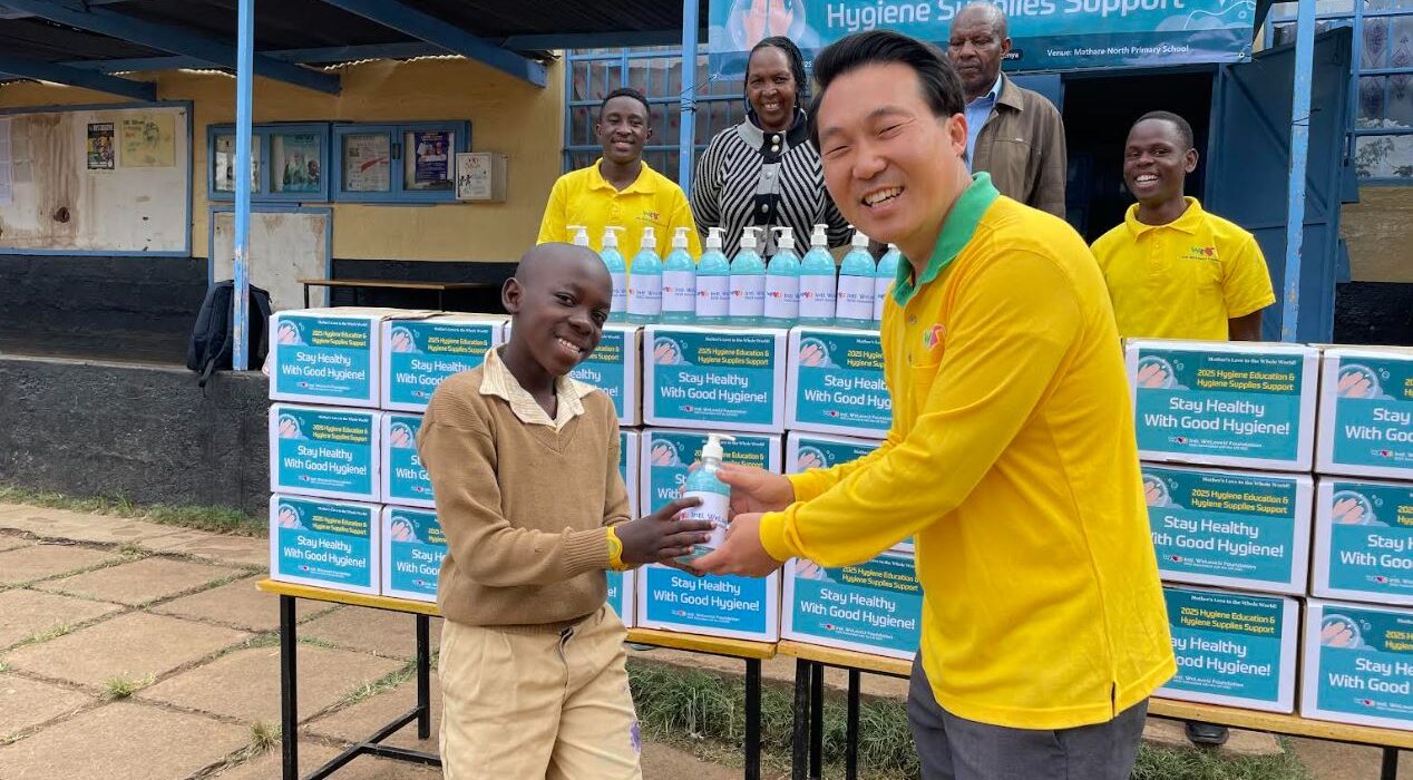 In celebration of World Health Day (April 7) and World Hand Hygiene Day (May 5), the International WeLoveU Foundation (Chairwoman Zahng Gil-jah) conducted "Clean Hands" hygiene education and donating hygiene supplies(300 bottles of handwash) in Mathare North Primary School in Nairobi These efforts contribute to achieving the United Nations Sustainable Development Goal (SDG) 6: Clean Water and Sanitation.