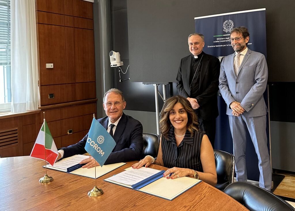 ICCROM’s Director-General, Aruna Francesca Maria Gujral and Italian Deputy Minister of Foreign Affairs and International Cooperation, Edmondo Cirielli