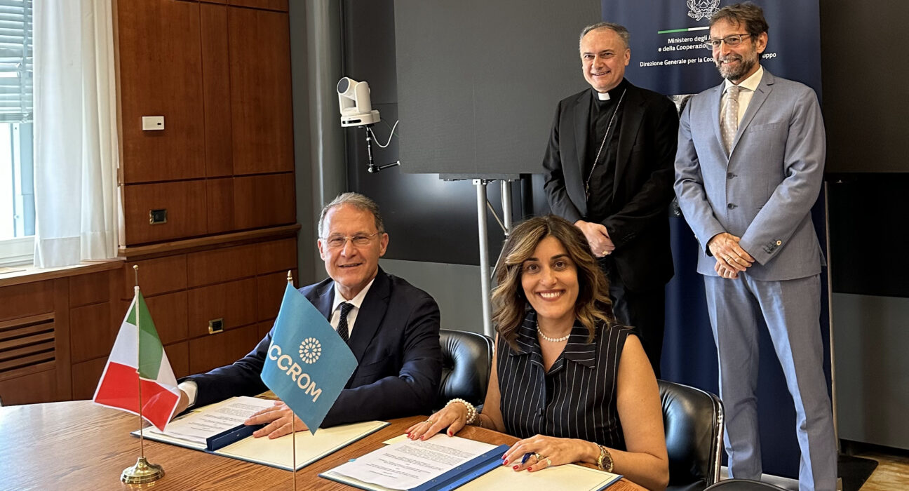 ICCROM’s Director-General, Aruna Francesca Maria Gujral and Italian Deputy Minister of Foreign Affairs and International Cooperation, Edmondo Cirielli