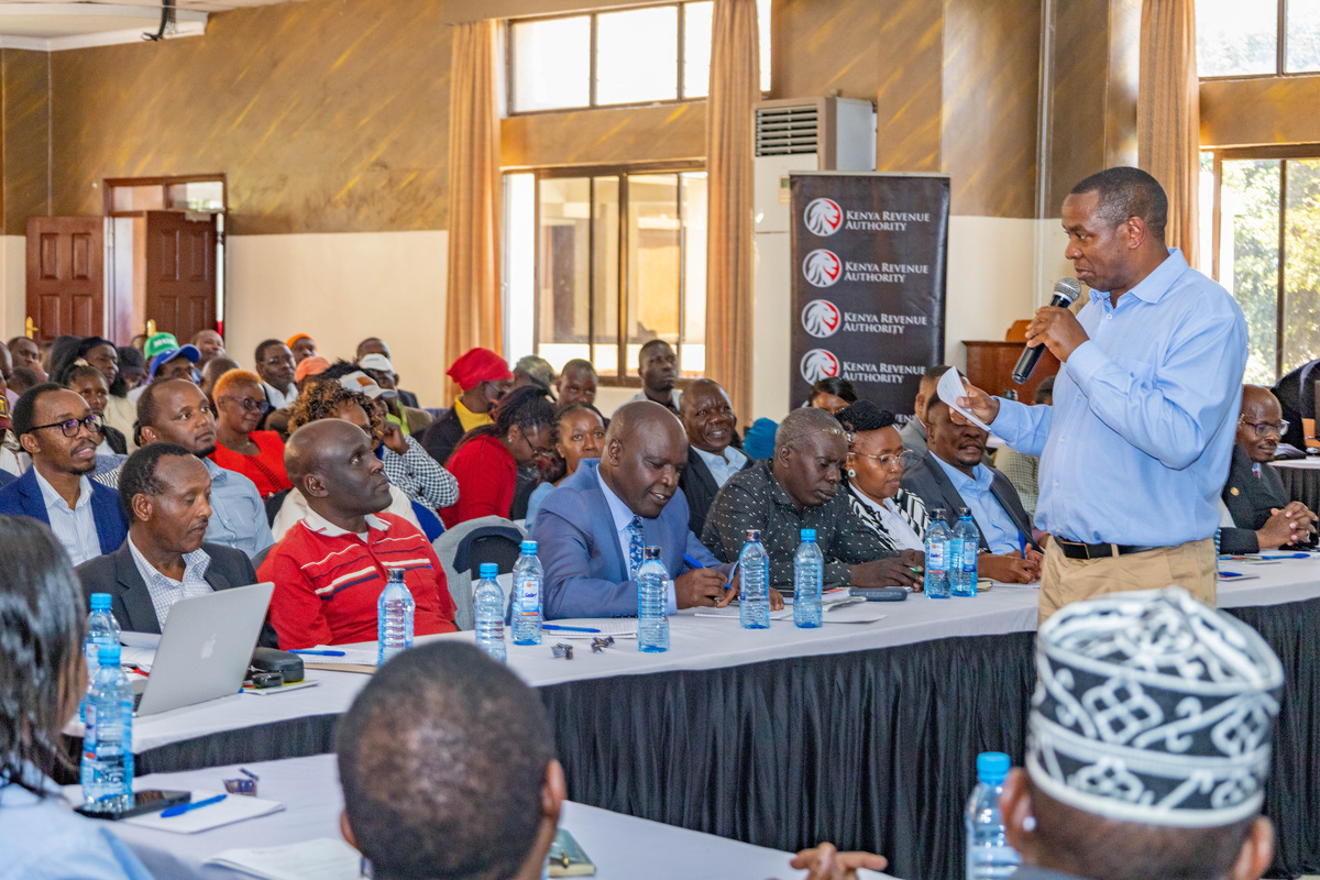 KRA chairman Nderitu Muriithi addresses attendees to KRA's Nakuru Citizen Assembly convened to promote open dialogue, constructive feedback and inform service improvements.