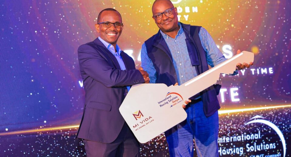 Mi Vida CEO Samuel Kariuki (Left) with International Housing Solutions Kenya MD Kioi Wamba during the handover of 200 complete housing Units.