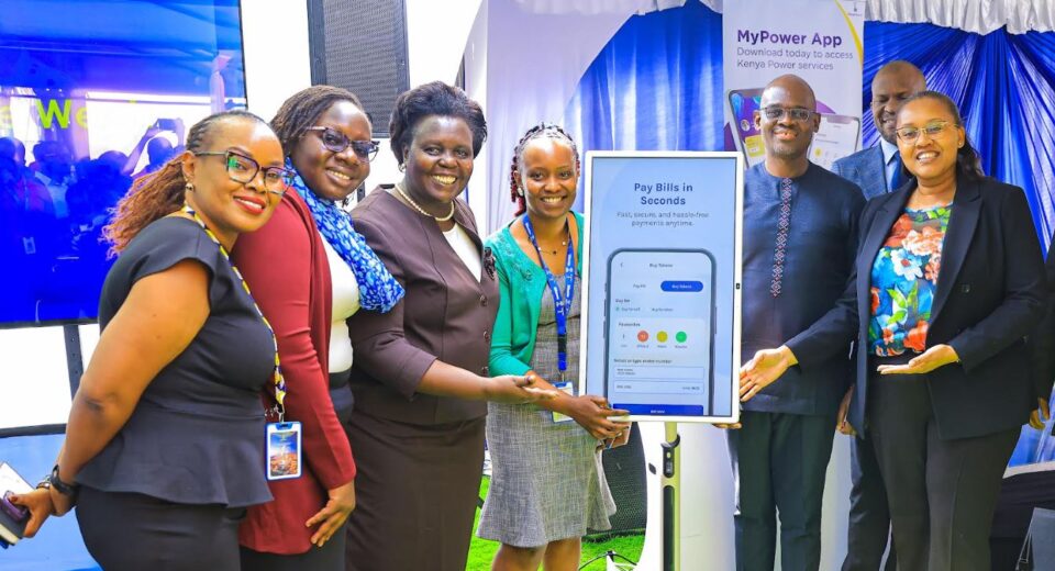 Kenya Power’s Board Director Ruth Muiruri (left) and the General Manager for Commercial Services & Sales Eng. Rosemary Oduor (right) present a gift to Mr. Deeyn Shah from Shrink Pack Limited. Mr Shah represented his Company during the launch of Kenya Power’s Digital Customer Service Platforms at Stima Plaza, Nairobi. Shrink Pack Limited is one of Kenya Power’s Large Power customers.