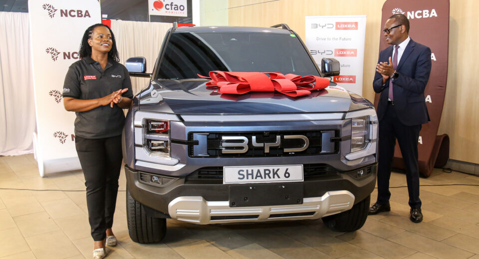 BYD by Loxea Managing Director Jeniffer Kinyoe with Lennox Mugambi NCBA Group Director, Asset Finance and Business Solutions (1)