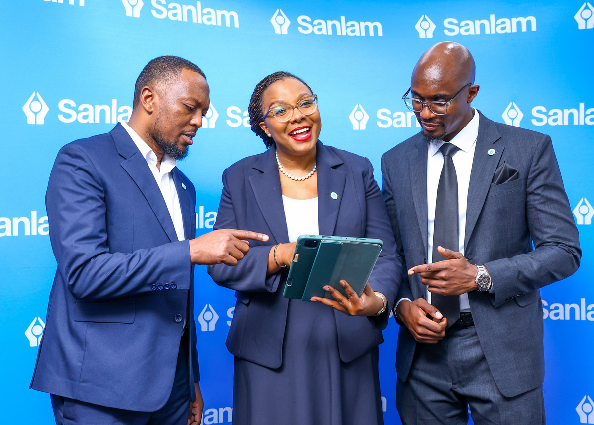 Sanlam Life Head of Innovations Isaac Mwangi (left) with Sanlam Life CEO Jacqueline Karasha (centre) the firm’s Head of Retirements Benefits Jack Marwa share a light moment at the Sanlam Akiba Plus
