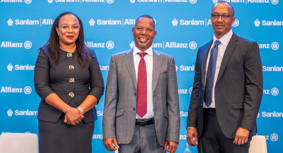 Ms. Jacqueline Karasha, C.E.O/Principal Officer SanlamAllianz Life Insurance(Kenya) Limited(left), Dr. Patrick Tumbo, Group C.E.O SanlamAllianz Holdings(Kenya) PLC and George Kuria, C.E.O/Principal SanlamAllianz General Insurance(Kenya) Limited during the SanlamAllianz Holdings Kenya Launch.