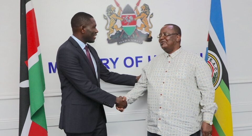 Principal Secretary for Medical Services, Dr Ouma Oluga, today hosted a high-level delegation from the Government of Zimbabwe led by the Permanent Secretary in charge of the Office of the Vice President and the Cabinet, Dr Benson Martins Dube.