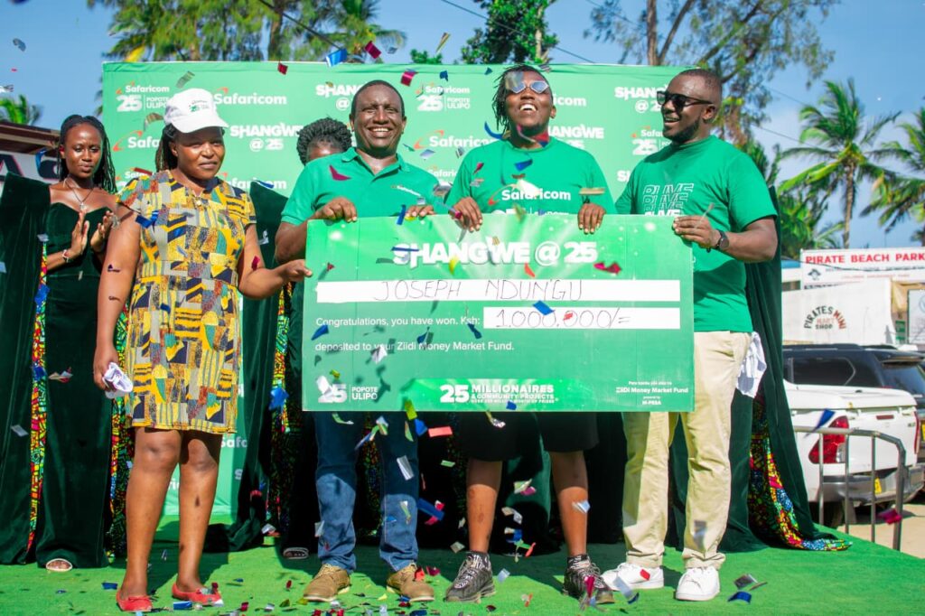 From left: Nellius Wanjiru, Jackson Mutua, Regional Business Lead for the Coast Region at Safaricom; Joseph Ndung’u, the KSh 1 million winner in the Shangwe@25 campaign; and Martin Mabuya, Segment Lead at Safaricom, pose for a photo during the official cheque handover ceremony at Pirates Beach in Mombasa.