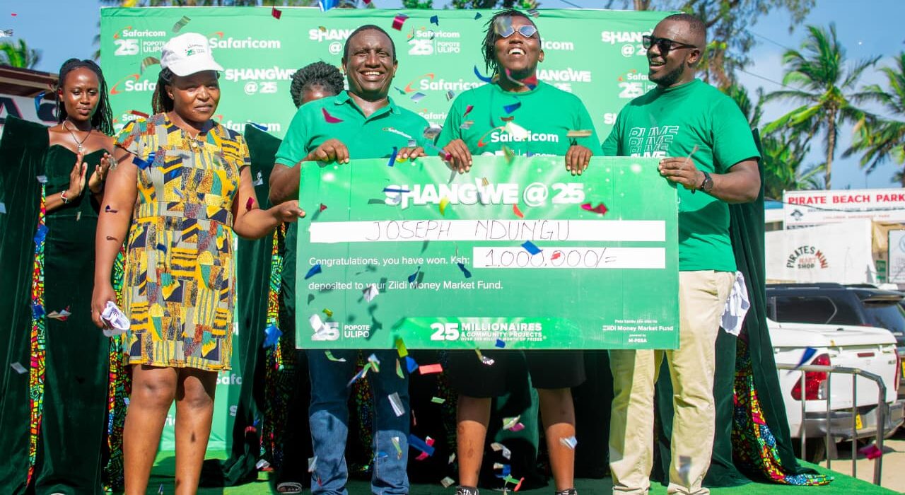 From left: Nellius Wanjiru, Jackson Mutua, Regional Business Lead for the Coast Region at Safaricom; Joseph Ndung’u, the KSh 1 million winner in the Shangwe@25 campaign; and Martin Mabuya, Segment Lead at Safaricom, pose for a photo during the official cheque handover ceremony at Pirates Beach in Mombasa.