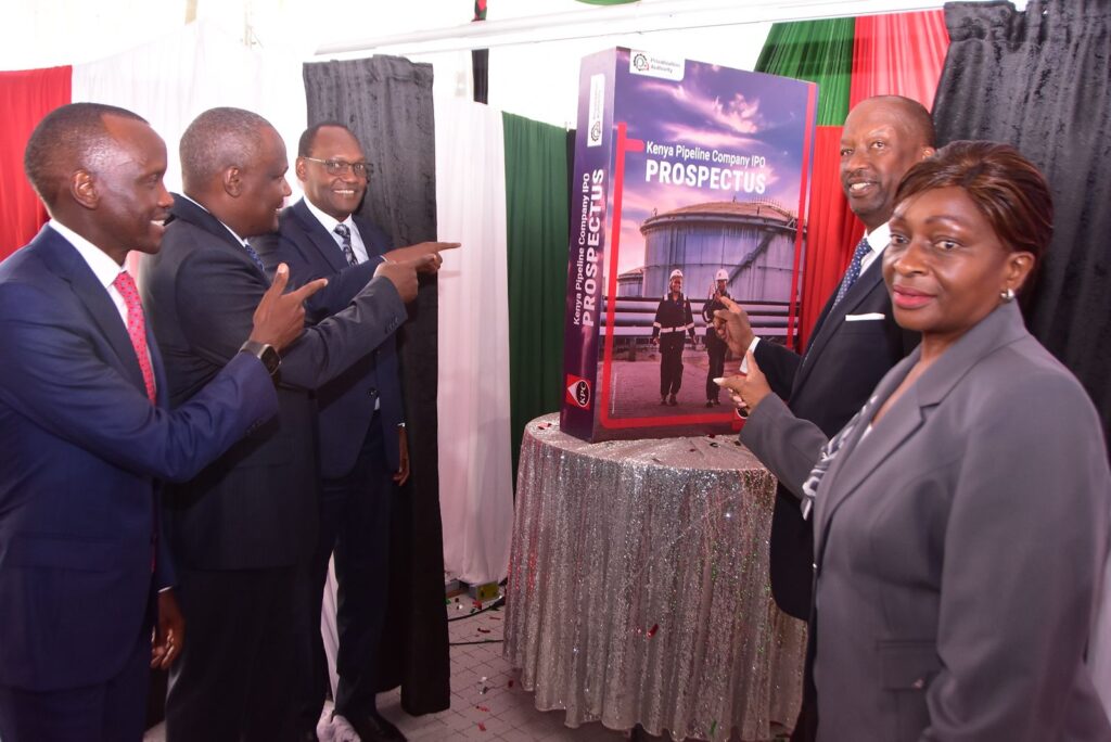 L-R Kenya Pipeline Company MD Mr. Joe Sang, National Treasury CS, Hon. FCPA John Mbadi Ng’ongo, EGH, Principal Secretary (PS) for National Treasury, Hon. Dr. Chris KiptooChairman, Nairobi Securities Exchange Mr. Kiprono Kittony and Privatization Authority CEO Dr. Janerose S. Omondi share a light moment during the launch of Kenya Pipeline Company IPO Opening at Nairobi Securities Exchange.