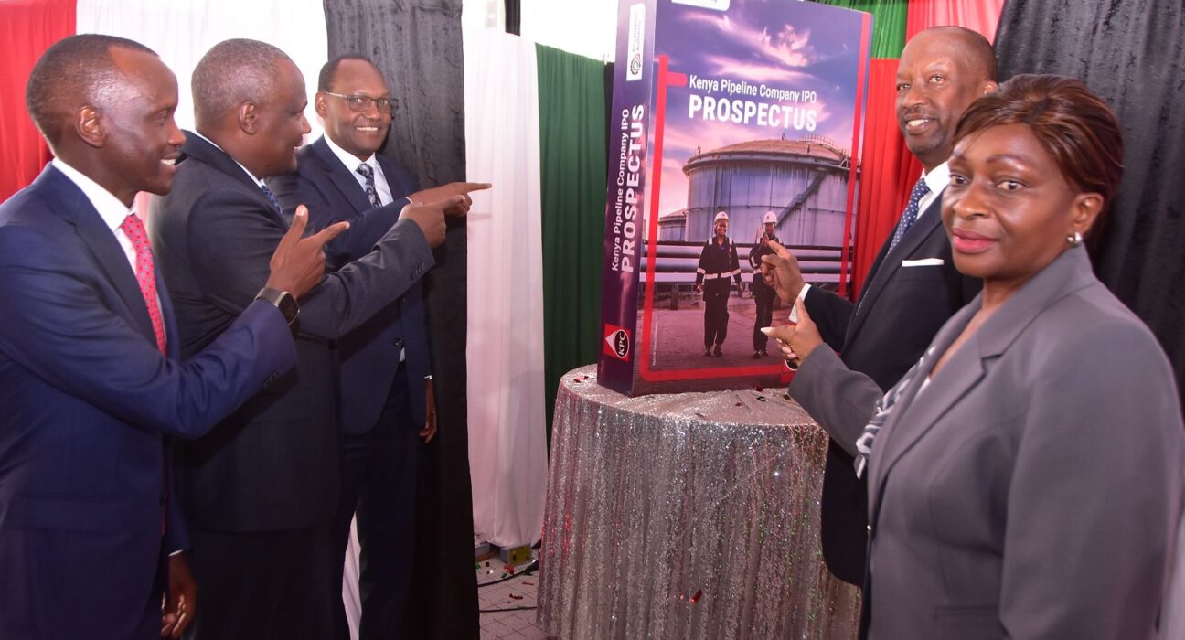 L-R Kenya Pipeline Company MD Mr. Joe Sang, National Treasury CS, Hon. FCPA John Mbadi Ng’ongo, EGH, Principal Secretary (PS) for National Treasury, Hon. Dr. Chris KiptooChairman, Nairobi Securities Exchange Mr. Kiprono Kittony and Privatization Authority CEO Dr. Janerose S. Omondi share a light moment during the launch of Kenya Pipeline Company IPO Opening at Nairobi Securities Exchange.